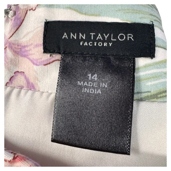 Ann Taylor Factory Floral Print Pencil Skirt‎ Women's Size 14 Career - Picture 2 of 2